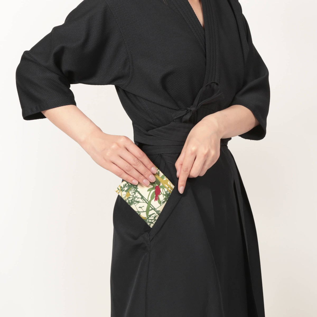Women’s hakama with pockets and zipper - Image 2