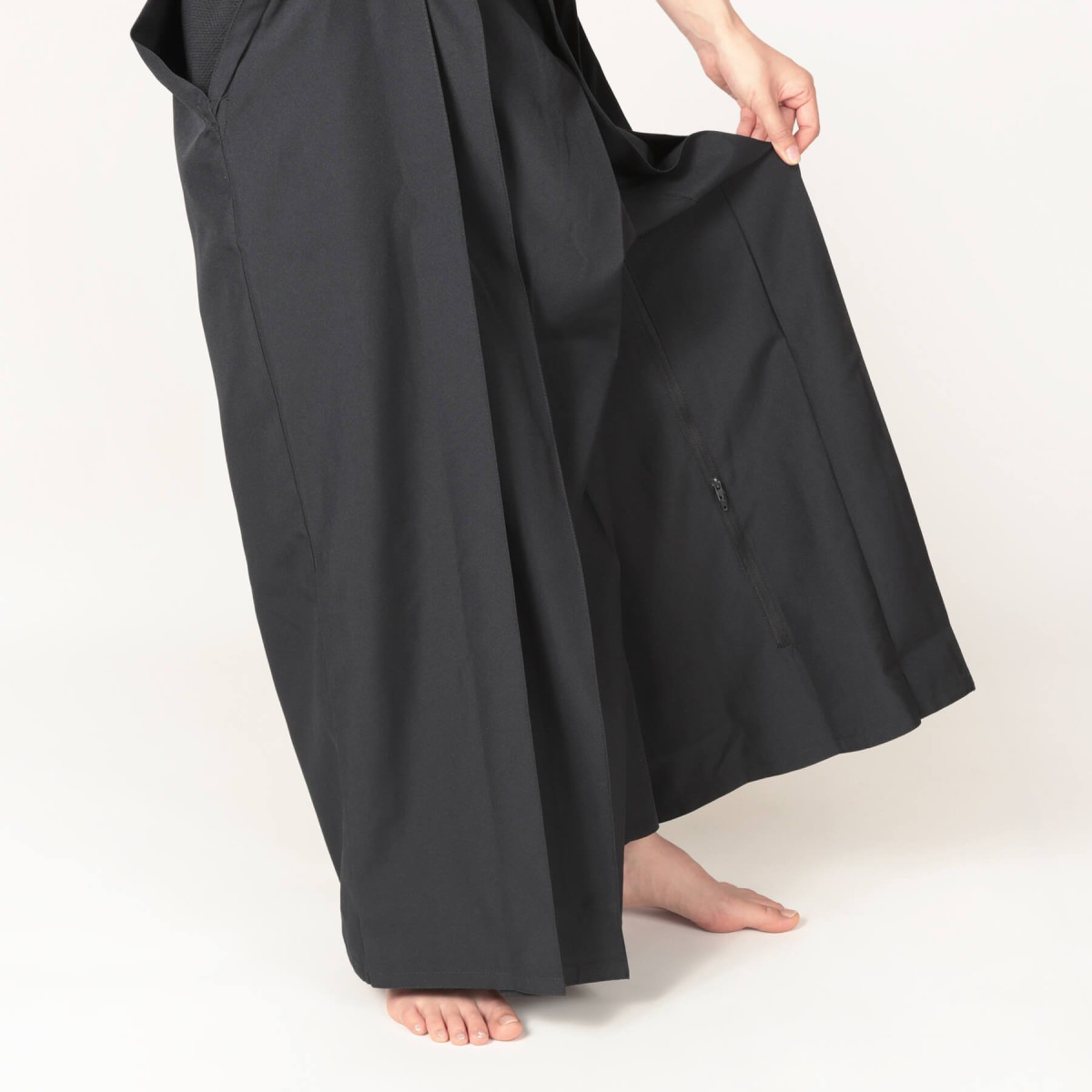 Women’s hakama with pockets and zipper - Image 3